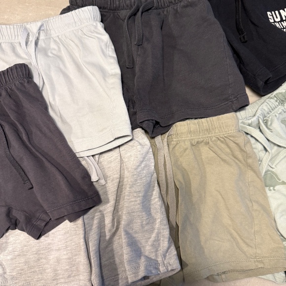 H&M Boys Shorts - Picture 2 of 7